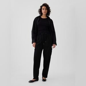 NWT! GAP Black Easy Cargo Pants - Size Medium Petite 🩷 #522920